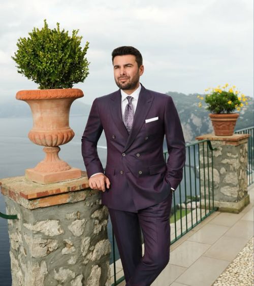 Mutu, stăpân pe un bun al statului  Fostul atacant și-ar fi însușit un teren de fotbal din București,   fără licitație