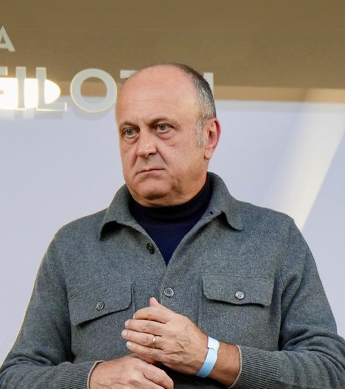 Dan Șucu vrea o schimbare   Patronul de la Rapid e   gata să suporte toate cheltuielile  pentru ca modificarea să se producă