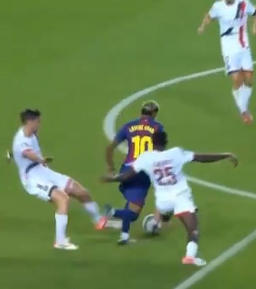 „Nuno Mendes trebuia să fie eliminat”  Un fost arbitru spaniol, cu ecuson FIFA, analizează   3 faze controversate  din Barcelona - PSG