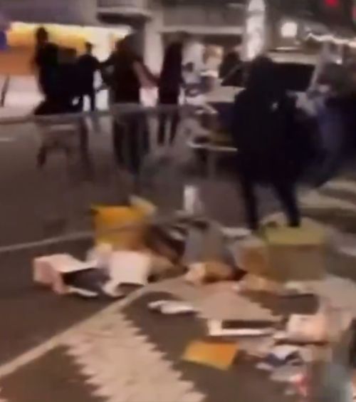 Lupte de stradă în Olanda    VIDEO.  Incidente grave înainte de meciul   Feyenoord - Aston Villa  din Europa League