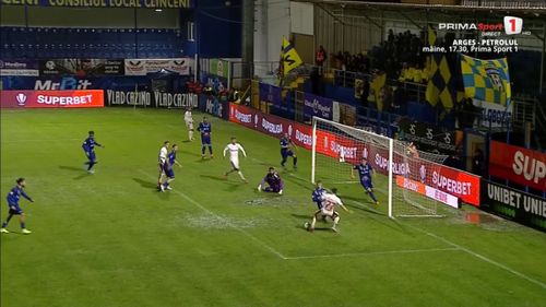 Penalty cerut la Unirea Slobozia - Dinamo 6.jpg