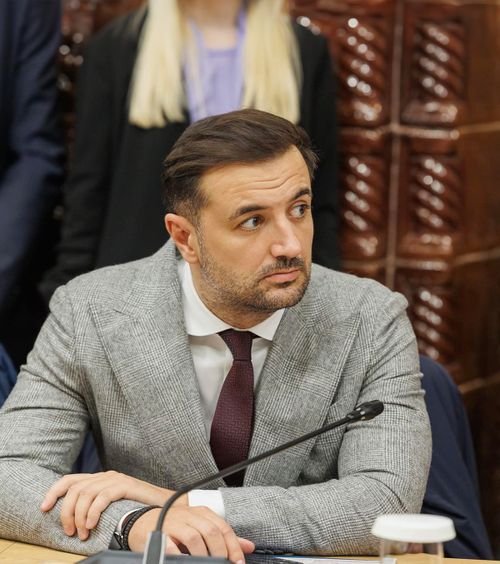 Intențiile conducerii lui U Cluj  Președintele Universității, după ce Sabău a declarat că   vrea să părăsească echipa : „E o presiune foarte mare”