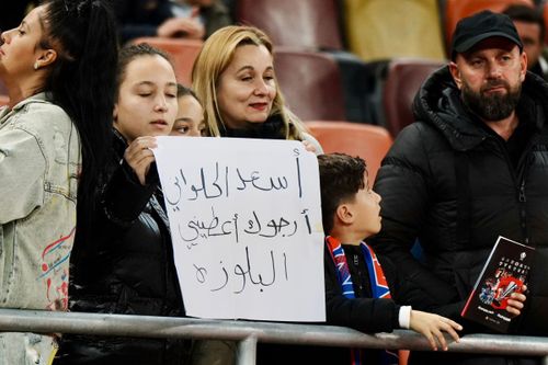 Un suporter i-a scris lui Al Hamlawi un mesaj în arabă: „Dă-mi tricoul tău!” FOTO Vlad Nedelea GOLAZO.ro