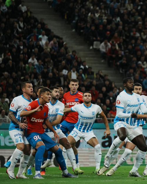 Facem greșit sau la fel ca Europa?    FCSB și Craiova  au schimbat 7, respectiv 6, jucători față de meciurile de joi. Cum procedează cluburile de pe continent