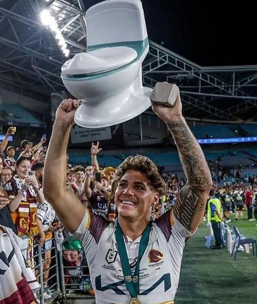 După imaginile apărute pe social media, fanii i-au făcut cadouri... speciale lui Recee Walsh (foto: instagram)