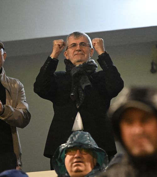 „Cine nu ar vrea să ia titlul?”  Iftime e pus pe fapte mari, după ce FC Botoșani a urcat   pe primul loc  » Leo Grozavu e temperat