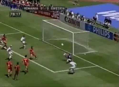 Golul dat de Tomas Brolin în poarta României la Campionatul Mondial din 1994. Foto: Captură ITV Sport