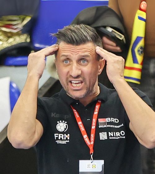 Buricea a fost pedepsit    Suspendare drastică  și amendă după ce selecționerul României și-a bruscat propriul jucător