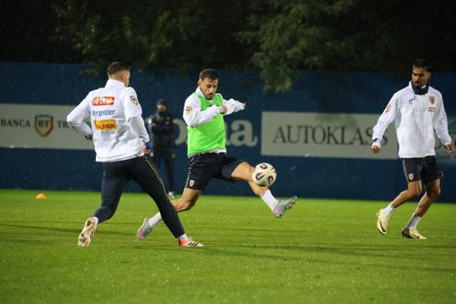 Naționala, antrenament pe cod roșu de ploi (foto: Facebook/echipa națională)