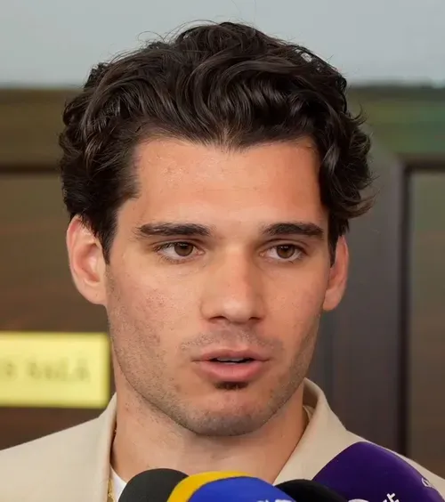 „Dacă aș rămâne fără bani, m-aș întoarce la muncă”    Ianis Hagi:      „Ceream fără să cunosc valoarea banului”