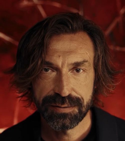 Pirlo vorbește rusă  „Maestro” a devenit ambasadorul celei mai mari case de pariuri a Rusiei:   „Pare un haos total”
