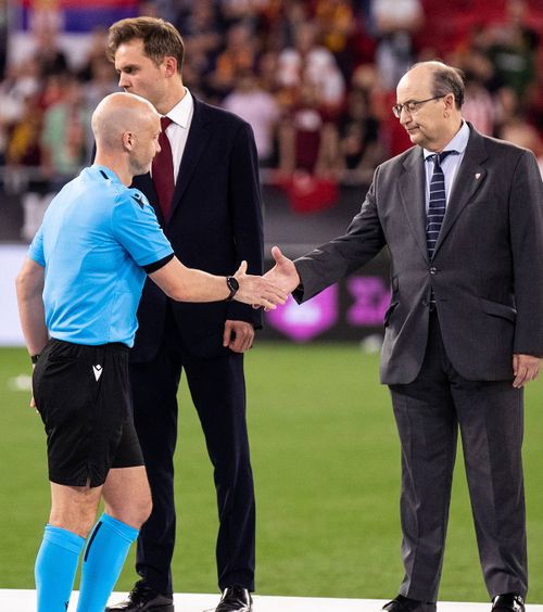„Cel mai greu moment din cariera mea”  Un arbitru celebru din Premier League lansează   acuzații  la adresa lui Jose Mourinho