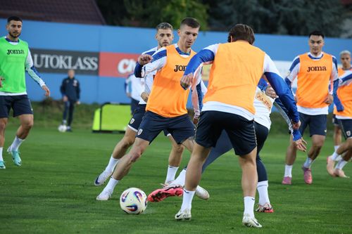 Romania, antrenament oficial inainte de Austria FOTO FB Echipa nationala (2).jpg