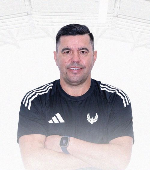 Contra, prezentat oficial   Cu cine   a semnat  fostul selecționer » Noua sa echipă, pe loc retrogradabil 