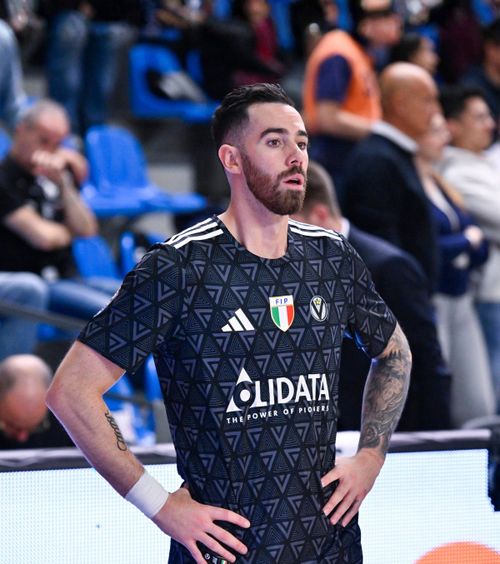 Reținut de poliție   Jucătorul   a agresat  un echipaj medical în plină stradă » De la ce a pornit totul și cum se apără sportivul