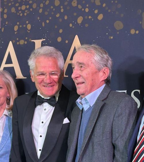 Gluma lui Valentin Ceaușescu   Protectorul Stelei din anii ’80   îl caracterizează cu umor pe Bölöni  în filmul acestuia » Premiera de la Tg. Mureș e sold-out