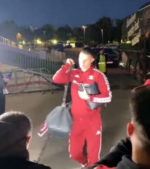 Primire ostilă pentru Dobre    VIDEO.  Fanii lui Dinamo   nu l-au iertat  pe rapidist pentru gesturile de la finalul partidei cu Farul