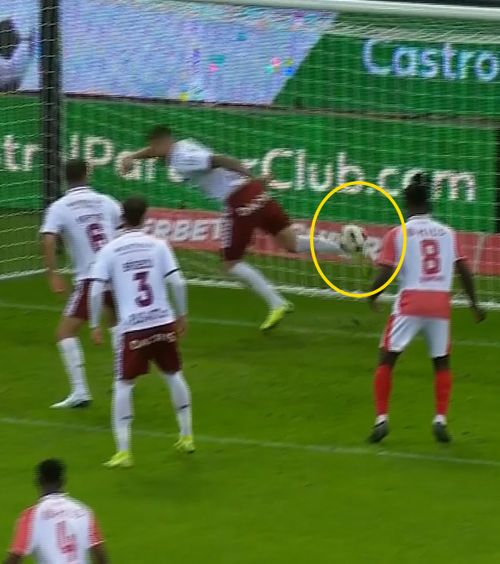 Scorpionul Koljic     VIDEO.  Atacantul lui Rapid a reușit o   intervenție fabuloasă , pe linia porții, în derby-ul cu Dinamo