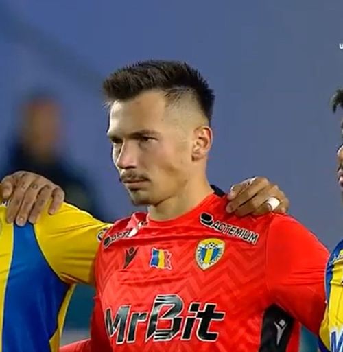 „Îngrozitor”  Momentul de reculegere de la Petrolul - CFR,   stricat de fanii „lupilor galbeni”:  „Nu sunt în stare să respecte”