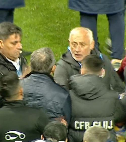 Conflict între antrenori     FOTO.  Neagoe și Mandorlini   s-au îmbrâncit după meci:  „Nici nu știu cine avea dreptate”