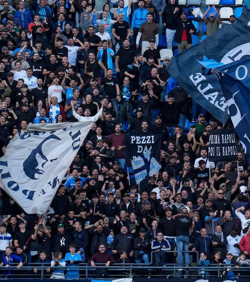 Scandal în Olanda    180 de fani  au fost arestați înainte de meciul PSV - Napoli. Ce s-a întâmplat