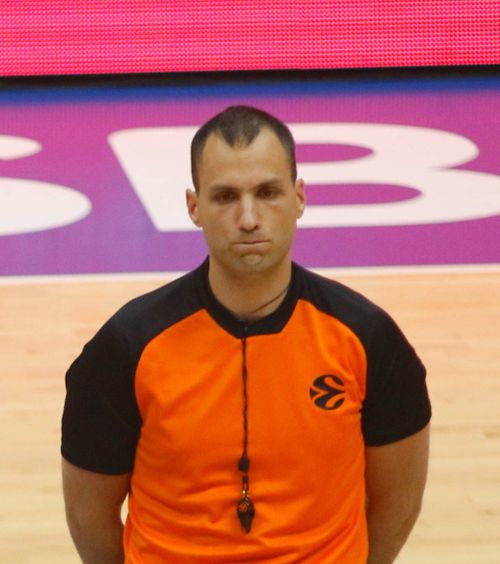 Arbitru de top, arestat  E suspectat de legături cu o   grupare criminală  » Prima decizie luată de forul european