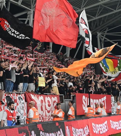 Scene amuzante la Mioveni    VIDEO.   Ce a strigat   galeria lui Dinamo  către propriii jucători