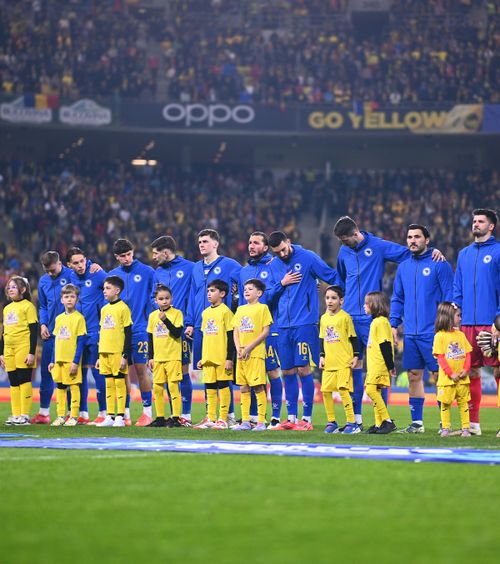 Decimați înainte de Bosnia - România  Vestea primită de Mircea Lucescu:   trei titulari absenți, unul incert