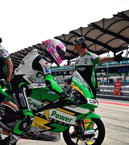 Accident horror în MotoGP  Pilotul a fost   transportat de urgență  la spital și e în stare gravă: „Multiple stopuri cardiace, mai multe organe afectate”