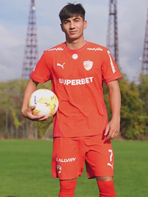 Dinamo, echipamente noi pentru Cupa României prezentate de Musi și Mărginean. FOTO Instagram Alex Musi