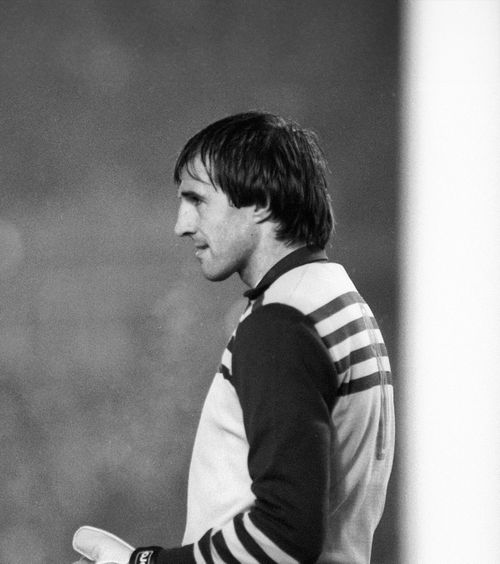 Doi români l-au învins pe Ochotorena  Povestea golurilor primite de legendarul portar spaniol în dubla europeană   Valencia - Victoria București  din 1989