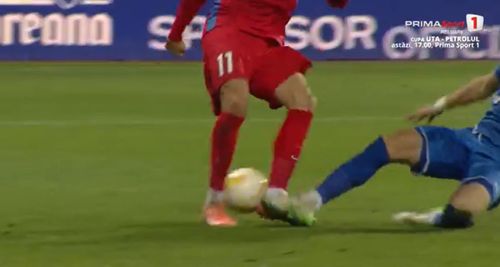 Accidentarea lui David Miculescu din meciul cu Gloria Bistrița. Foto: Captură/Prima Sport 1
