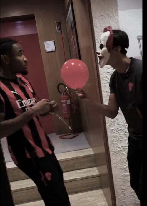 Farsele făcute de AC Milan lui Christopher Nkunku. Foto: Captură TikTok/@acmilan