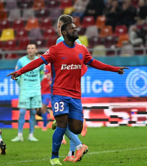 Sabău ajută FCSB  Fostul tehnician al lui U Cluj i-a spus campioanei   unde trebuie folosit Thiam : „Acolo dă cel mai bun randament”