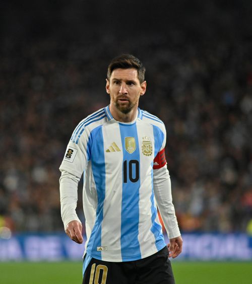 Messi îi costă o avere  Angola ar plăti o sumă uriașă pentru   amicalul contestat cu Argentina:  „Mii de oameni suferă de foame”