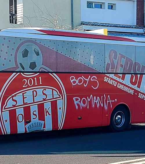 Autocarul lui Sepsi, vandalizat     Ce au scris  ultrașii pe vehicul » Reacția clubului