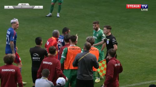 Scandal la finalul meciului Steaua - Dumbrăvița. Foto: Captură YouTube, @STEAUA TV