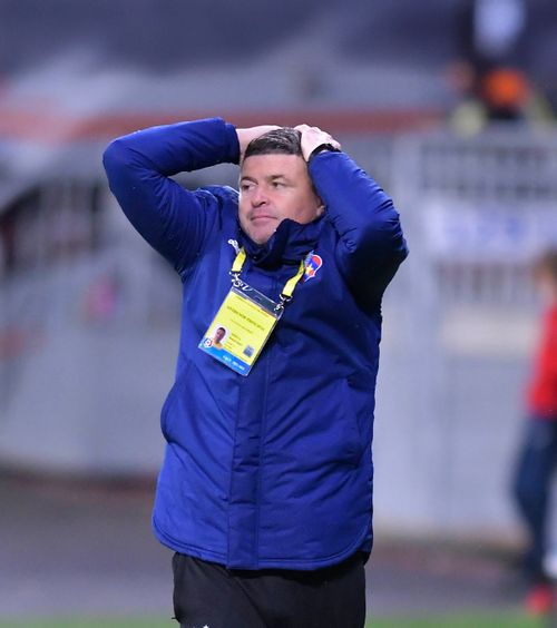 Scandal în Ghencea     FOTO.  Steaua a pierdut cu Dumbrăvița și   Oprița a sărit la un adversar:   „Au fost foarte mulți nervi”