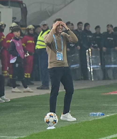 Mirel Rădoi la Universitatea Craiova - Rapid FOTO Iosif Popescu/GOLAZO.ro