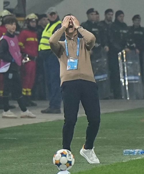 Mirel Rădoi la Universitatea Craiova - Rapid FOTO Iosif Popescu/GOLAZO.ro