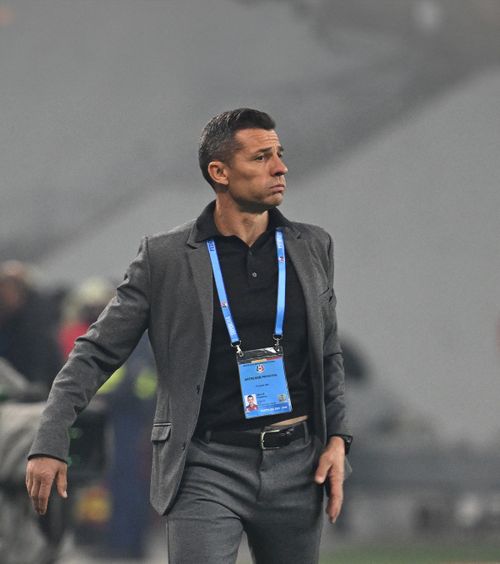 „El controlează vestiarul”    Șumudică  despre situația de la Rapid + Gâlcă a avut febră la Craiova: „Era cobză”