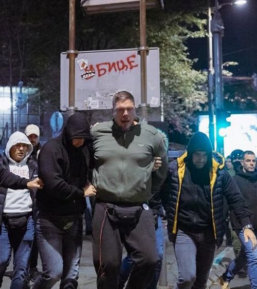 Arestat la protest    VIDEO.  Fostul internațional a fost pus la pământ și reținut: „Nu înțeleg nevoia guvernului de   o astfel de agresiune”