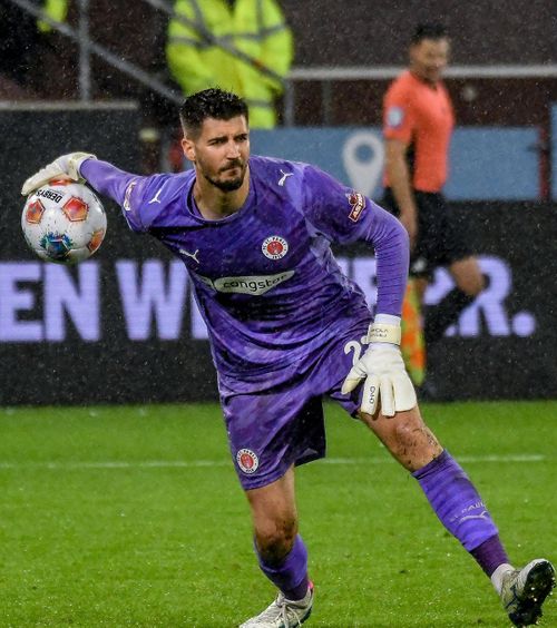 Poarta Bosniei are fisuri    VIDEO.  Viitorul rival al „tricolorilor” are probleme.   Cum a gafat  la ultimul joc al lui St. Pauli