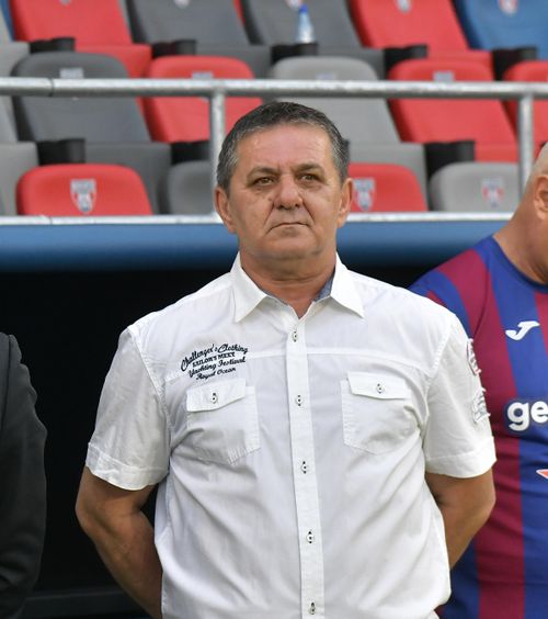 Lăcătuș i-a cerut lui Ienei să nu-l titularizeze    Lecția primită  de fostul atacant al Stelei de la marele antrenor