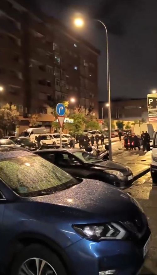 Incidentele dintre fanii lui Rayo Vallecano și Lech Poznan. Foto: Captură X/JUPOL