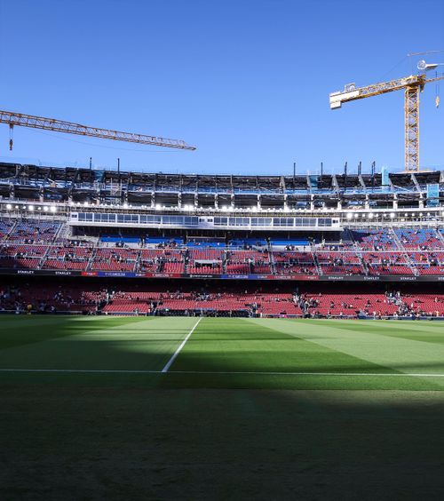 Barcelona, din nou acasă    FOTO+VIDEO:  Catalanii au efectuat primul antrenament pe   Camp Nou  » Câți suporteri au asistat