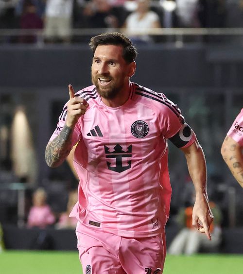 Messi scrie istorie     VIDEO.  Argentinianul e aproape de   un record fabulos  » Două goluri și o pasă decisivă + a umilit un adversar