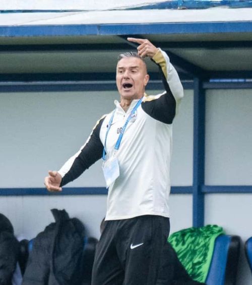 Pancu, exasperat de Munteanu   Antrenorul lui CFR Cluj,   criză de nervi  pe bancă după ce a văzut ce-a făcut Louis