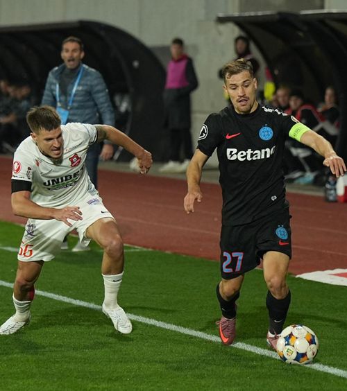 LIVE    Hermannstadt - FCSB se joacă acum,   în etapa #16 din Liga 1. Cartonaș roșu pentru Bîrligea!