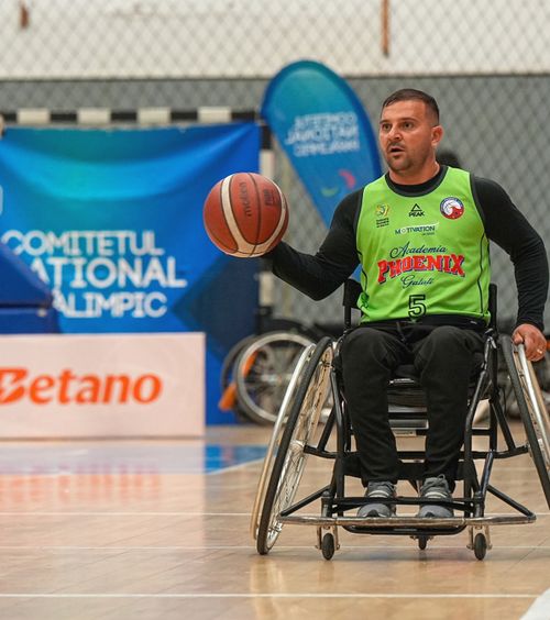Lecția despre performanță  La Sibiu s-a deschis un nou sezon plin de emoție, forță și demnitate:   baschet în scaun rulant